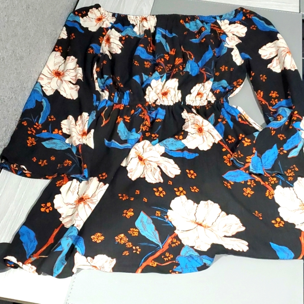 Billabong off the shoulder floral dress, size large.